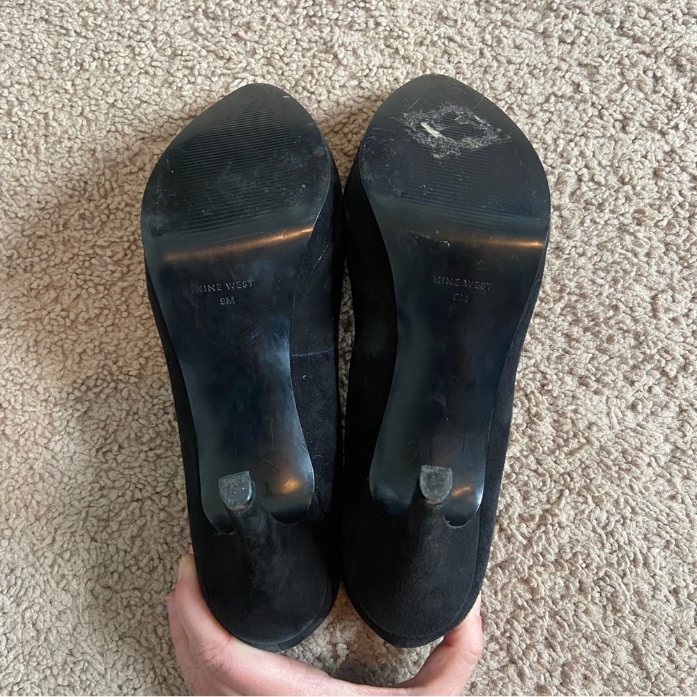 Nine West Black Suede Pumps Heels Size 9 - Picture 6 of 7